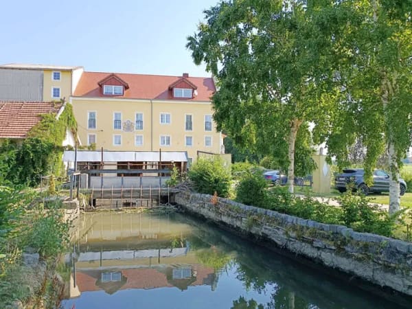 Immobilie in Geiselhöring - Einzigartiges Mühlenanwesen mit historischem Charme, eingenem Wasserkraftwerk, Pferdeanlage und außergewöhnlichem Entwicklungspotential - Bild 0