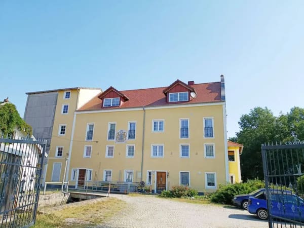 Immobilie in Geiselhöring - Einzigartiges Mühlenanwesen mit historischem Charme, eingenem Wasserkraftwerk, Pferdeanlage und außergewöhnlichem Entwicklungspotential - Bild 1