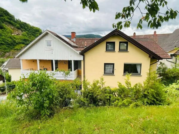 Immobilie in Weisenbach - Gemeinsam leben, individuell wohnen - großzügiges Zweifamilienhaus  mit Garten & drei Wohneinheiten - Bild 0