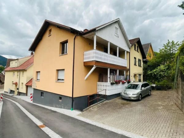 Immobilie in Weisenbach - Gemeinsam leben, individuell wohnen - großzügiges Zweifamilienhaus  mit Garten & drei Wohneinheiten - Bild 1