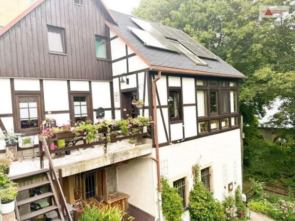 Immobilie in Annaberg-Buchholz - Charaktervolles Einfamilienhaus mit Wintergarten, Garten, Garage und Carport in Annaberg-Buchholz - Bild 0