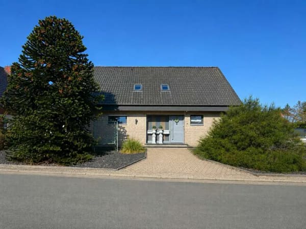Immobilie in Garrel - Zweifamilienhaus mit schönem Garten in bevorzugter Wohnlage! - Bild 1