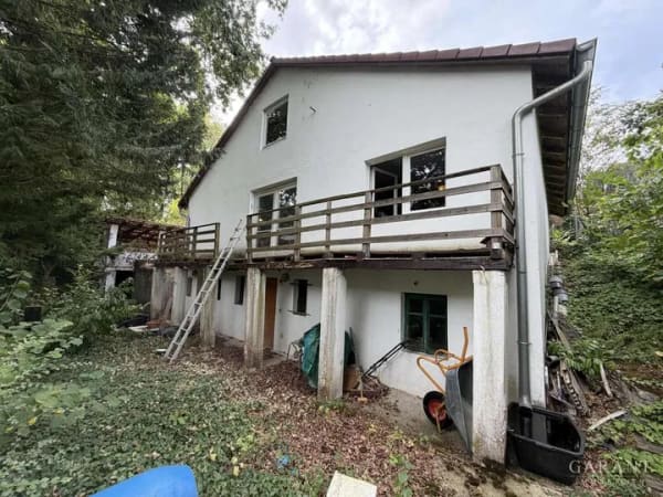 Immobilie in Roßtal - Freistehendes Wohnhaus auf großem Grundstück - stark renovierungsbedürftig - Bild 2