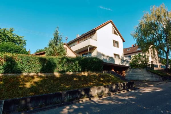 Immobilie in Herrenberg - Viel Platz für Ihre Ideen – Reihenendhaus mit 3 Wohneinheiten und großem Garten - Bild 0