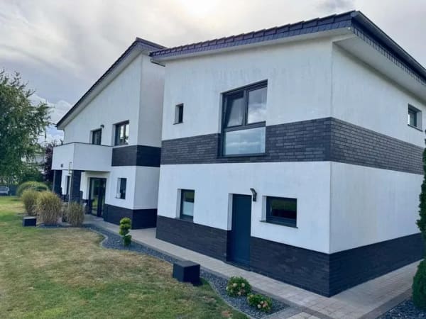 Immobilie in Rühen - Architektonisches Statement in Feldrandlage - Bild 2