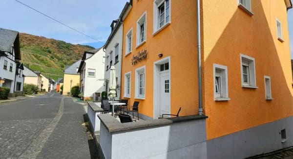 Immobilie in Bremm - Modernisiertes Einfamilienhaus als Kapitalanlage oder zur Eigennutzung mit Calmontblick an der Mosel - Bild 1