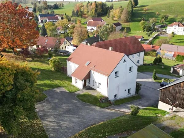 Immobilie in Bischofswerda - Zweifamilienhaus in traumhafter Aussichtslage – großzügig wohnen mit vielen Möglichkeiten - Bild 1