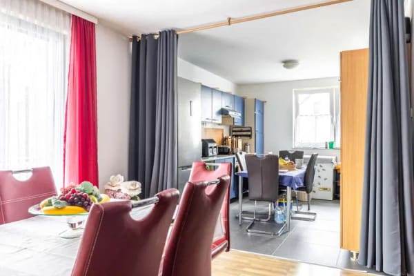 Immobilie in Kahl am Main - Kahl am Main: Großzügige, gepflegte 4-Zimmer-Wohnung mit offenem Grundriss in kleiner Wohneinheit - Bild 2