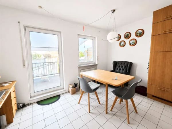 Immobilie in Gilching - Großzügiges Appartement mit Wohnküche und Balkon!
 1-2 Zi.-Whg. in TOP-Lage - 82205 Gilching - Bild 1