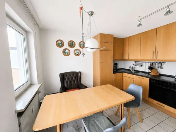 Immobilie in Gilching - Großzügiges Appartement mit Wohnküche und Balkon!
 1-2 Zi.-Whg. in TOP-Lage - 82205 Gilching - Bild 2