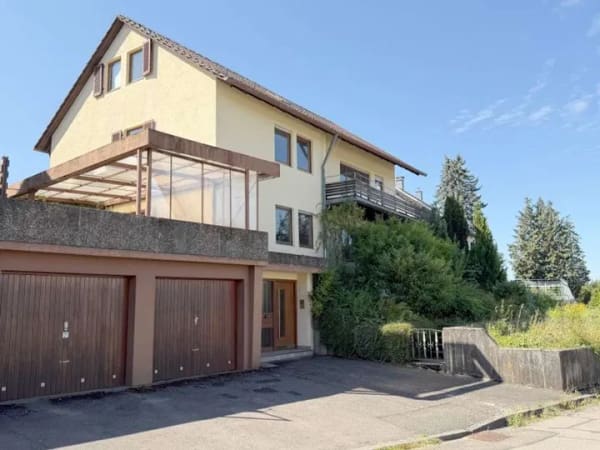 Immobilie in Neckartenzlingen - VIELSEITIGES 2-3 FAMILIENHAUS AUF GROßZÜGIGEM, SONNIGEM GRUNDSTÜCK IN NECKARTENZLINGEN - Bild 0