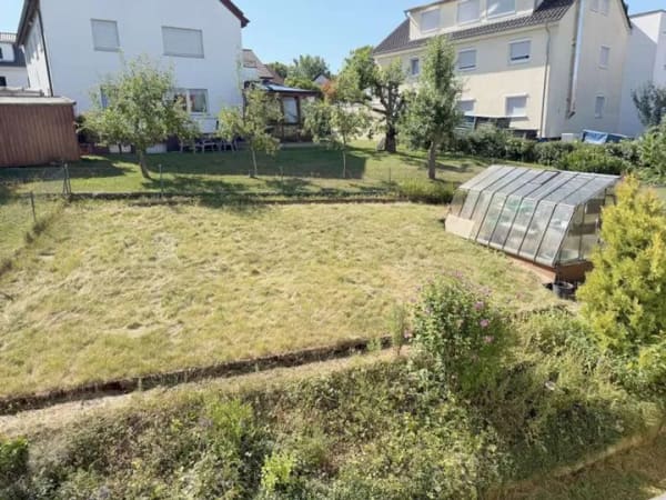Immobilie in Neckartenzlingen - VIELSEITIGES 2-3 FAMILIENHAUS AUF GROßZÜGIGEM, SONNIGEM GRUNDSTÜCK IN NECKARTENZLINGEN - Bild 2