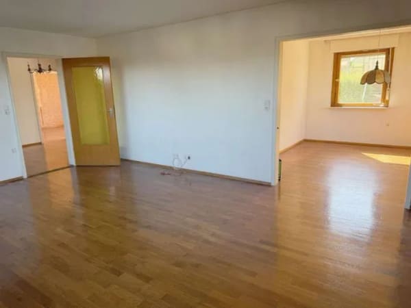 Immobilie in Neckartenzlingen - VIELSEITIGES 2-3 FAMILIENHAUS AUF GROßZÜGIGEM, SONNIGEM GRUNDSTÜCK IN NECKARTENZLINGEN - Bild 4