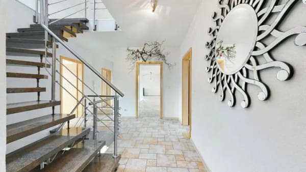 Immobilie in Hohenroda - Hier ist Platz fürs Leben: Großzügiges Einfamilienhaus mit vielen Möglichkeiten - Bild 1