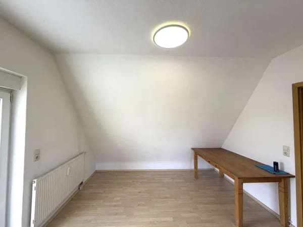 Immobilie in Neidenstein - Charmante 2-Zimmer-Wohnung mit Balkon und zusätzlichem ausgebautem Spitzboden - Bild 2