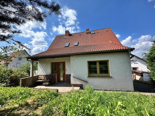 Immobilie in Floh-Seligenthal - Ein Haus mit Substanz - aber deutlichem Sanierungsbedarf - Bild 1