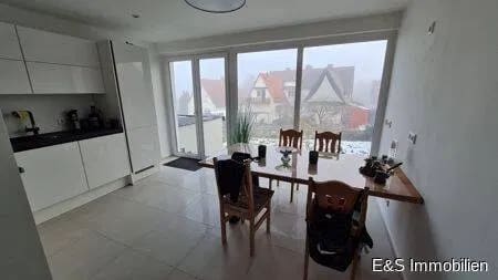 Immobilie in Söhrewald - Attraktives Zweifamilienhaus in Söhrewald - modernisierte Erdgeschosswohnung & vermietetes DG - Bild 1