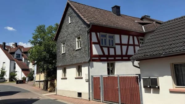 Immobilie in Friedrichsdorf - Historischer Charme trifft vielseitiges Wohnen - besonderes Anwesen mit Garten und Hof - Bild 2