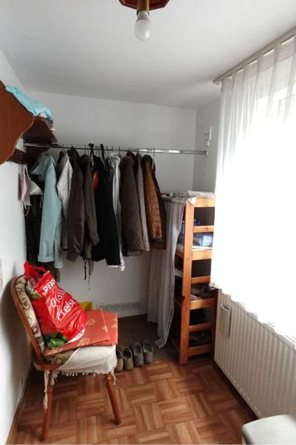 Immobilie in Solingen - Renovierungsbedürftiges Haus mit Garage: Gestalten Sie Ihr Traumzuhause - Bild 3