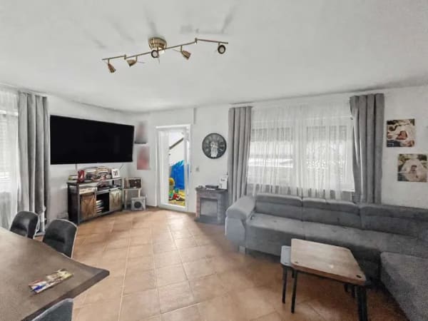 Immobilie in Langenselbold - Energetisch modernisiertes 4-Familienhaus mit Einliegerapartment in Langenselbold - Bild 3