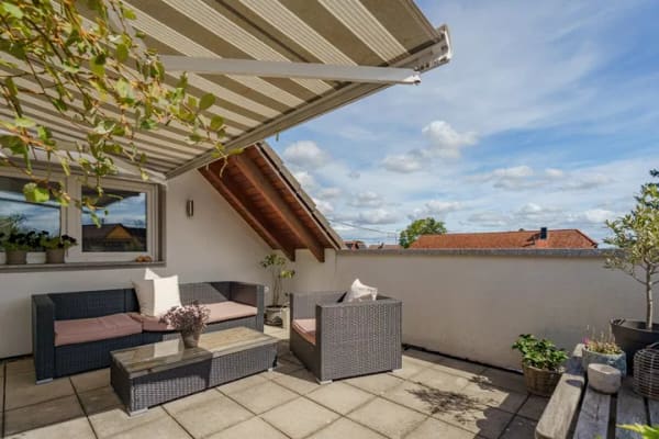 Immobilie in Mönchweiler - Sonniges Wohnen mit enormen Grundstück, Wohnhaus und XXL-Garage für Werkstättle, Carport oder kleines Lager - Bild 2