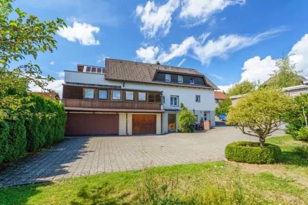 Immobilie in Mönchweiler - Sonniges Wohnen mit enormen Grundstück, Wohnhaus und XXL-Garage für Werkstättle, Carport oder kleines Lager - Bild 4