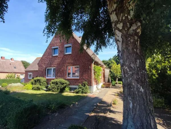 Immobilie in Neukirchen - Charmantes Klinker-Einfamilienhaus mit 1.030 m² Garten in Neukirchen/Ostholstein – nah an Ostsee & H - Bild 0
