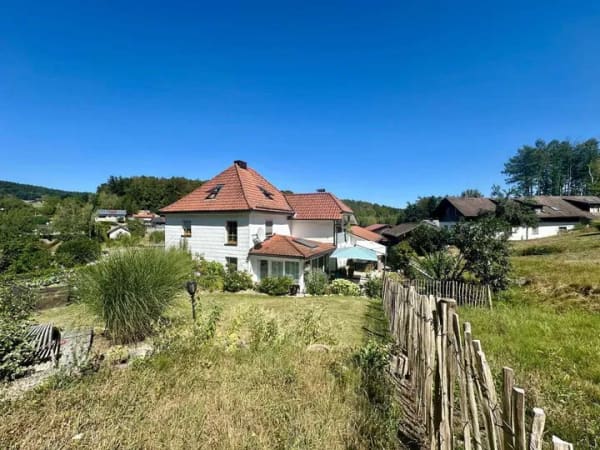 Immobilie in Fürstenstein - Ein Zuhause mit Persönlichkeit: 193 m², Wintergarten, Sauna & liebevoller Garten - Bild 1