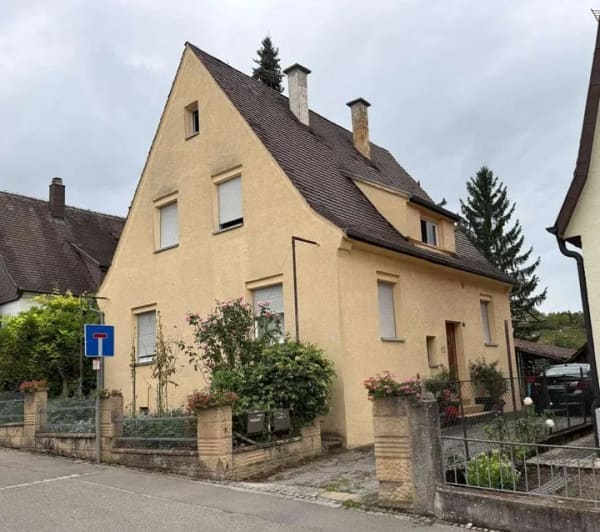 Immobilie in Benningen am Neckar - Ein-/Zweifamilienhaus mit großem Garten für Abriss/Neubau oder Handwerker - Bild 0