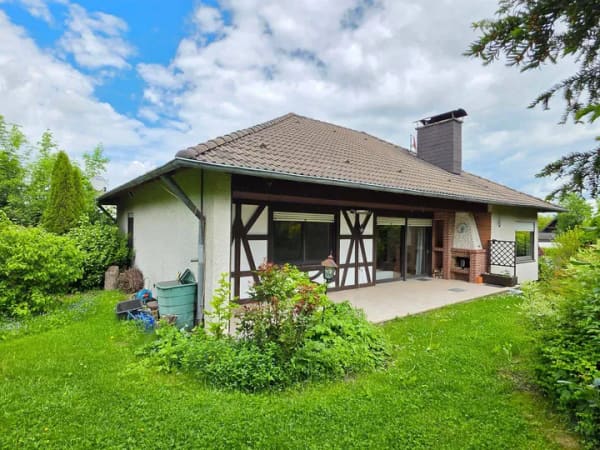 Immobilie in Meeder - Charmantes Einfamilienhaus im Bungalowstil mit eingewachsenem Grundstück! - Bild 0