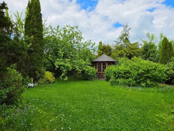 Immobilie in Meeder - Charmantes Einfamilienhaus im Bungalowstil mit eingewachsenem Grundstück! - Bild 2