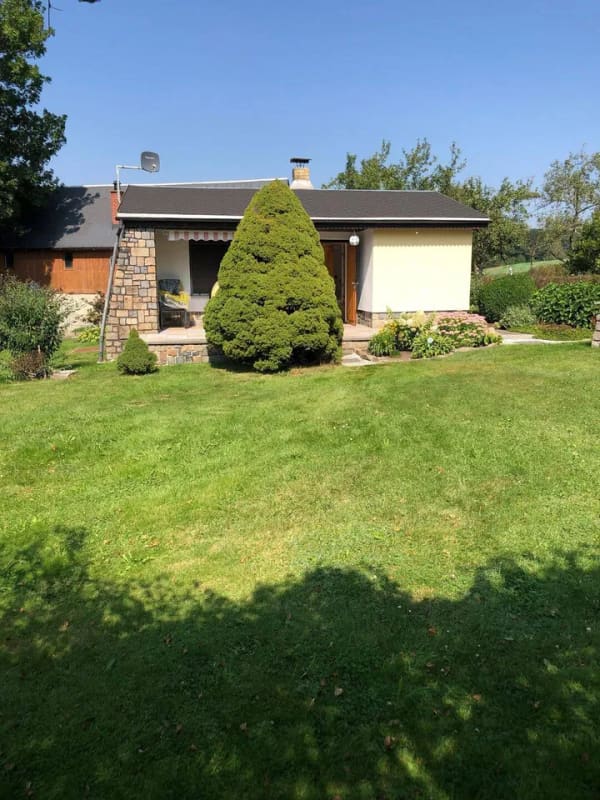 Immobilie in Hartmannsdorf bei Kirchberg - Gemütlicher 2-Zimmer-Bungalow mit großem Garten in Kirchberg-Stangengrün - Bild 0