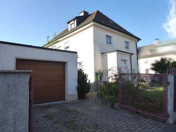 Immobilie in Kirchenlamitz - Klein, aber mein! Solide Doppelhaushälfte mit Potenzial in ruhiger Lage von Kirchenlamitz - Bild 0