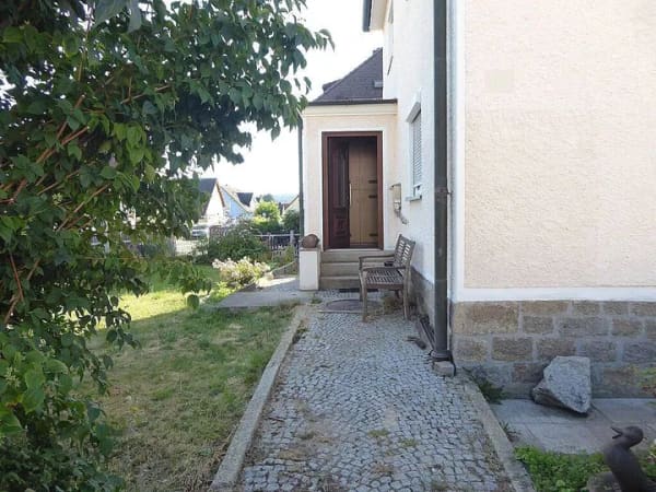 Immobilie in Kirchenlamitz - Klein, aber mein! Solide Doppelhaushälfte mit Potenzial in ruhiger Lage von Kirchenlamitz - Bild 3