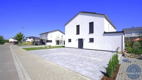Immobilie in Hülben - Einziehen statt bauen – Exklusiver Neubau | 204 m² | KfW 40+ | Smart Home | PV - Bild 0
