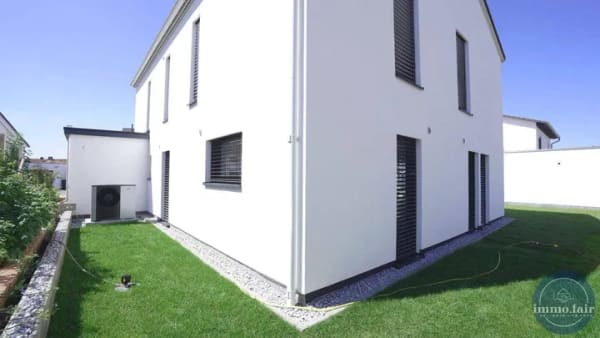 Immobilie in Hülben - Einziehen statt bauen – Exklusiver Neubau | 204 m² | KfW 40+ | Smart Home | PV - Bild 3