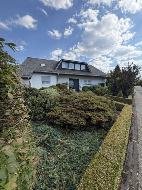 Immobilie in Morbach - Großzügiges Einfamilienhaus mit Galerie, Wintergarten & neuer Wärmepumpe -Viel Platz & Ausbaureserve - Bild 1
