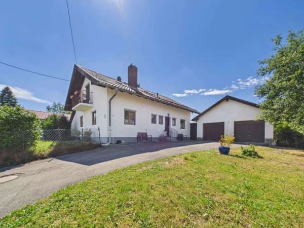 Immobilie in Oberpframmern - Sanierungsobjekt auf großzügigem Grundstück – modernisieren oder neu planen - Bild 0