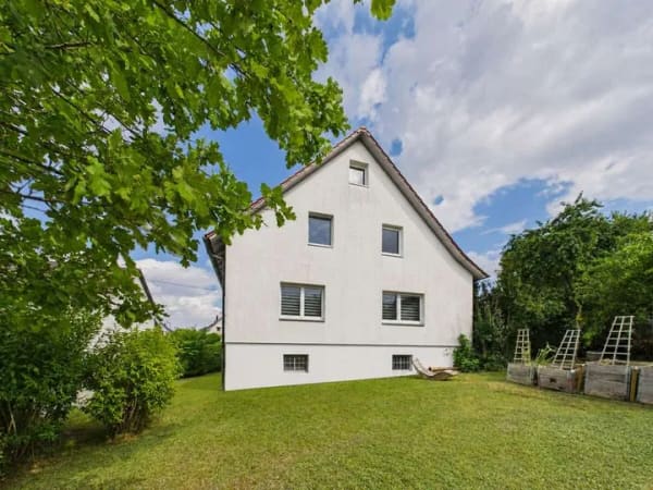Immobilie in Dunningen - Ein Haus, viele Möglichkeiten – großzügiges Wohnen für Familie, Generationen oder zwei Parteien - Bild 0