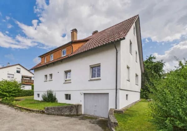 Immobilie in Dunningen - Ein Haus, viele Möglichkeiten – großzügiges Wohnen für Familie, Generationen oder zwei Parteien - Bild 1