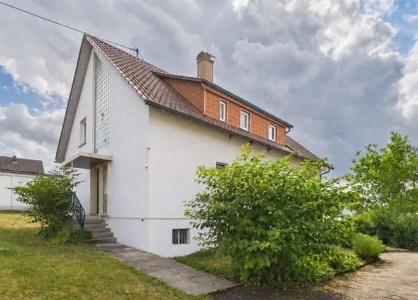 Immobilie in Dunningen - Ein Haus, viele Möglichkeiten – großzügiges Wohnen für Familie, Generationen oder zwei Parteien - Bild 2