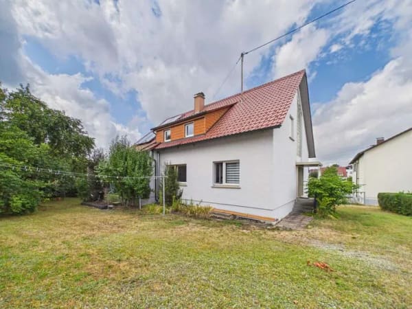Immobilie in Dunningen - Ein Haus, viele Möglichkeiten – großzügiges Wohnen für Familie, Generationen oder zwei Parteien - Bild 3