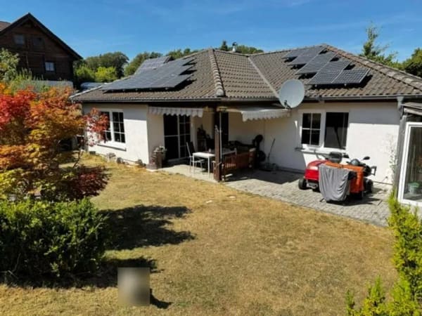 Immobilie in Heckenbach - Wohnen auf einer Ebene - gepflegter Bungalow mit PV-Anlage und großzügigem Grundstück in Blasweiler - Bild 0