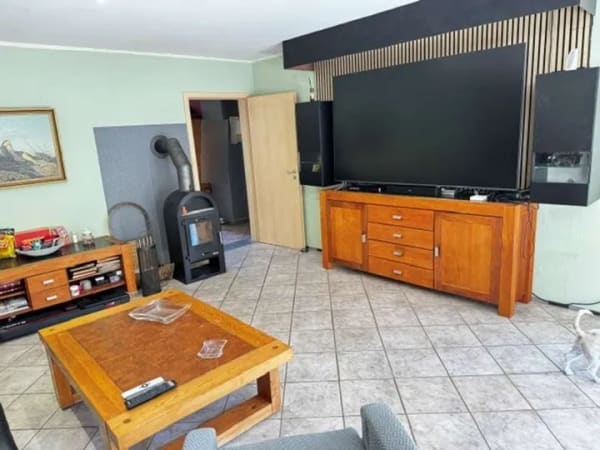 Immobilie in Heckenbach - Wohnen auf einer Ebene - gepflegter Bungalow mit PV-Anlage und großzügigem Grundstück in Blasweiler - Bild 2