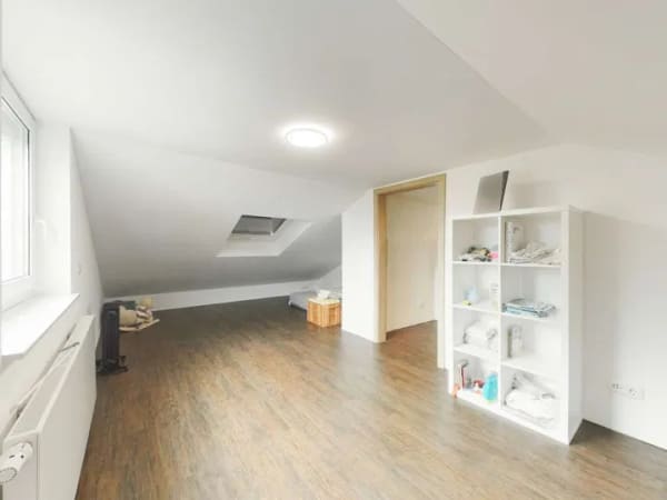 Immobilie in Bondorf - Offen wohnen. Großzügig leben. Einfamilienhaus mit Galerie, Garten und ca. 186 m² Wohnfläche - Bild 3