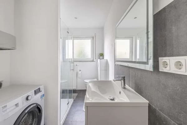 Immobilie in Landau in der Pfalz - Attraktiv & saniert: 1-ZKB-ETW mit Einbauküche, Balkon & Garage - Bild 2