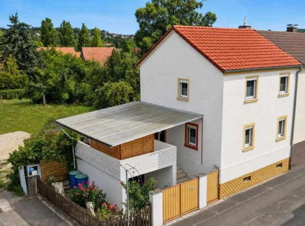 Immobilie in Margetshöchheim - ++ Alles was man zum Wohnen braucht ! REH in Margetshöchheim zvk. ++ - Bild 0