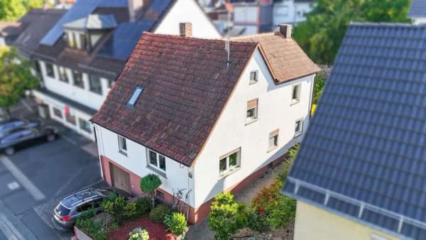 Immobilie in Lohr am Main - Charmantes Einfamilienhaus mit geschütztem Garten, Garage & Entwicklungspotenzial in Lohr-Sendelbach - Bild 1