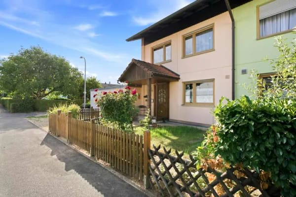 Immobilie in Steinen - Viel Platz in Steinen: 5-Zi-Reihenendhaus, 171 m², Balkon, Garage & Stellplatz - Bild 0