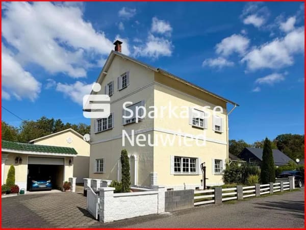 Immobilie in Döttesfeld - Teilmodernisiertes Zweifamilienhaus mit Doppelgarage und Garten - Bild 0